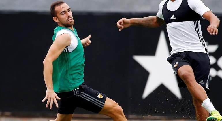 alcacer-entrenamiento-valencia-efe.jpg