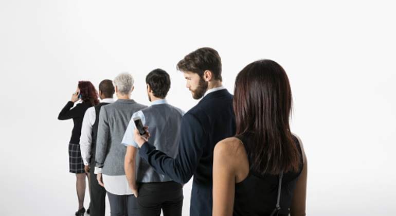 personas-fila.jpg