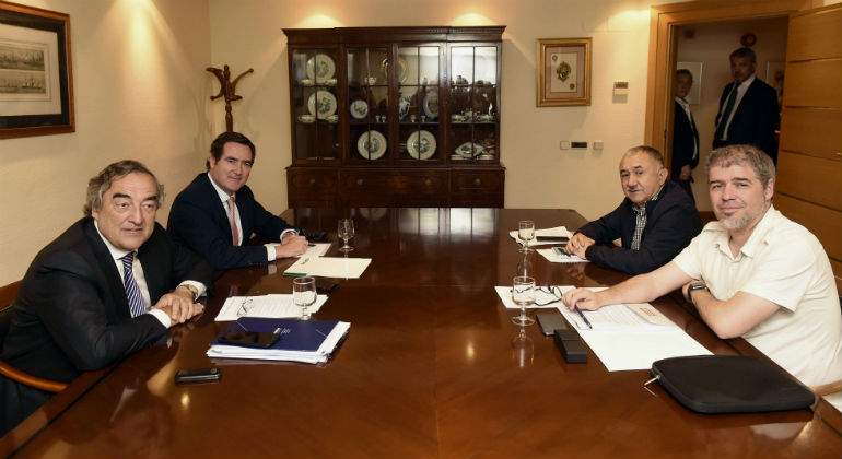 patronal-sindicatos-negociacion-efe.jpg