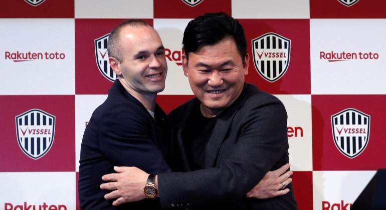 Iniesta-Mikitani-2018-Reuters.jpg