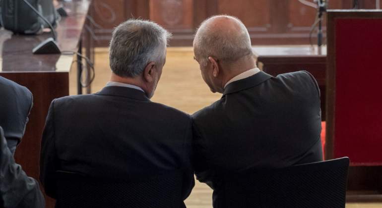 grinan-chaves-juicio-espaldas-efe.jpg
