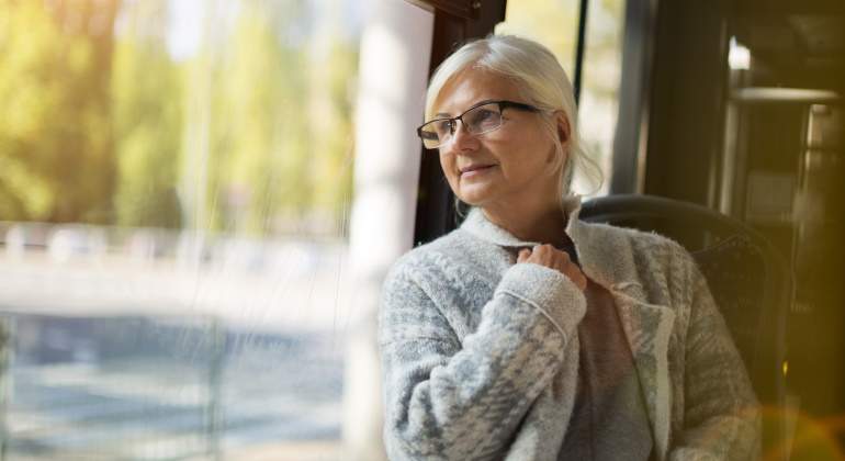 mujer-jubilada-autobus-dreamstime.jpg