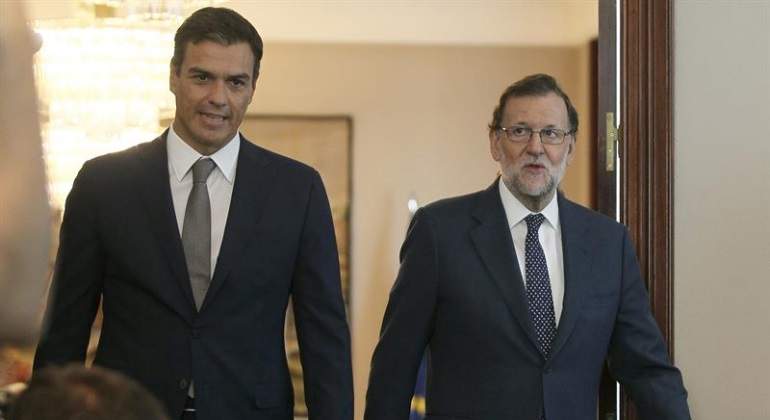 rajoy-sanchez-saludo-29ago-efe.jpg