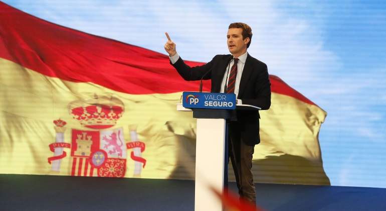 casado-bandera-mitin-ep.jpg