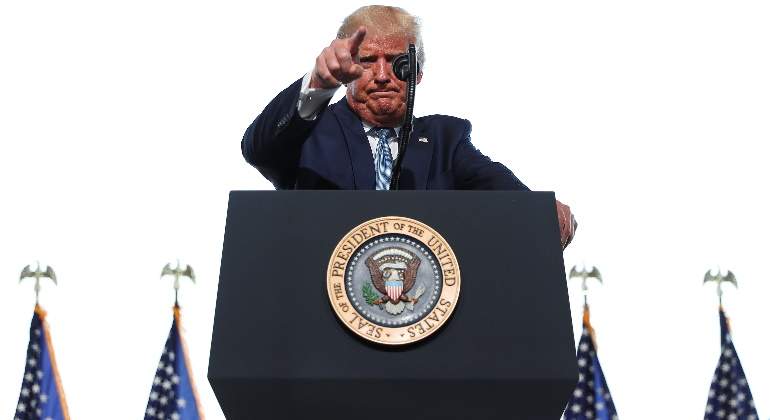 donald-trump-eeuu-dedo-rueda-prensa-yuma-18agosto2020-reuters-770x420.jpg