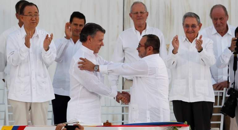 santos-timochenko-firma-efe.jpg