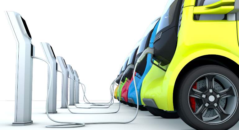 Coches-Electricos-Cargando.jpg