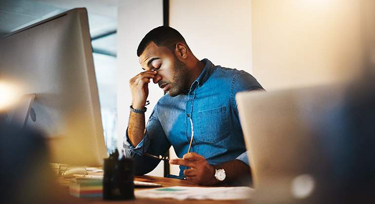 Empresario_preocupado_Istock.jpg