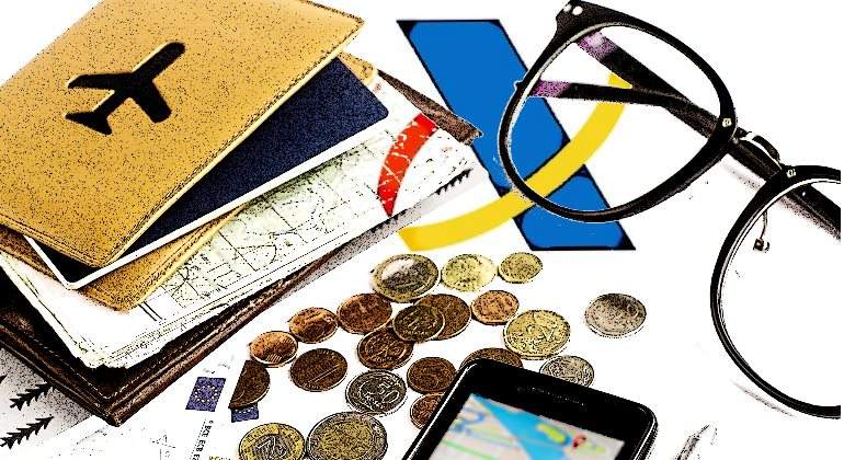 renta2017-pasaporte-dinero-gafas-movil.jpg