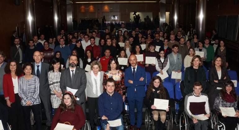 Foto de familia de los becados por ONCE en 2018