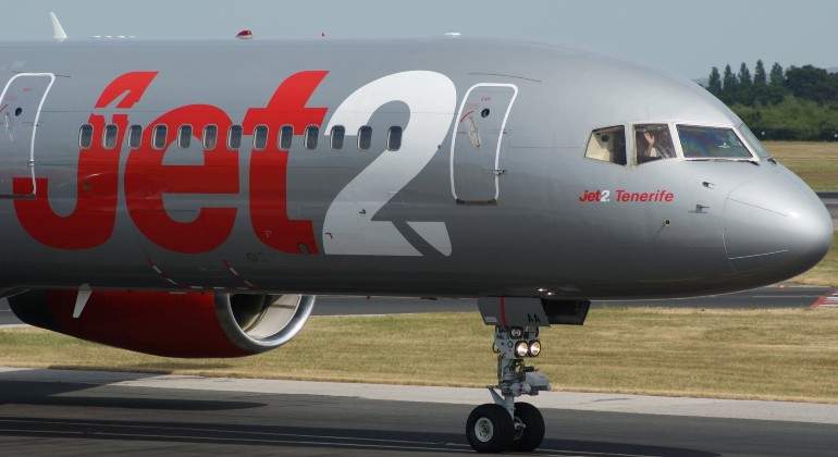 jet2.jpg