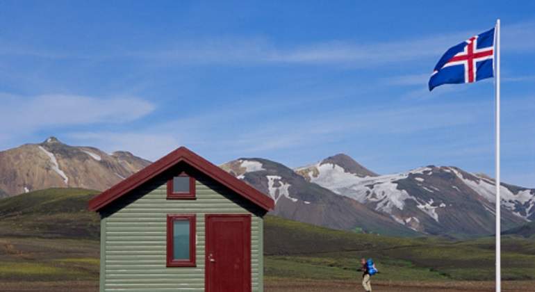 islandia-bandera-montanas.jpg