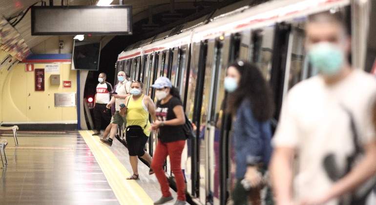 EuropaPress_3202013_pasajeros_mascarilla_estacion_metro_san_bernardo_madrid_espana_22_junio.jpg