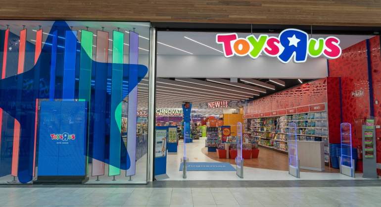 Exterior de la tienda reformada de Toys R Us en San Sebastin