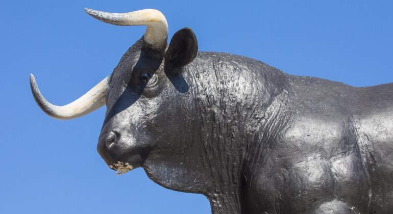 escultura-toros-porutal-albufeira-dreamsitme.jpg