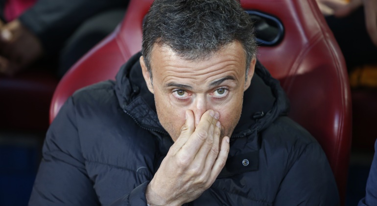 LuisEnrique-serio-nariz-banquillo-Barcelona-2016-reuters.jpg