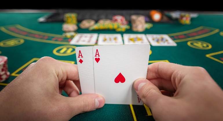 ases-dreamstime-poker.jpg
