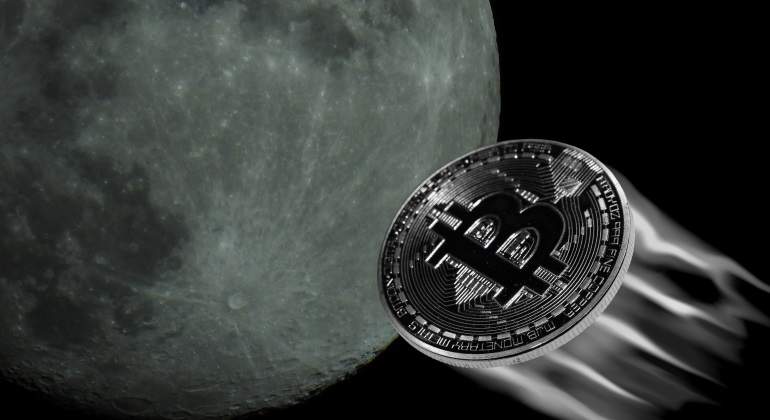 bitcoin-to-the-moon-luna-dreamstime-770x420.jpg
