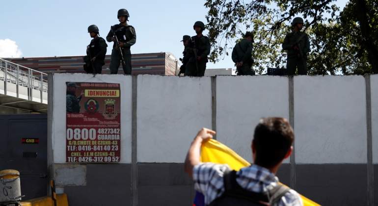 Primera grieta entre los militares de Venezuela: un general reconoce a Guaidó como  presidente del país