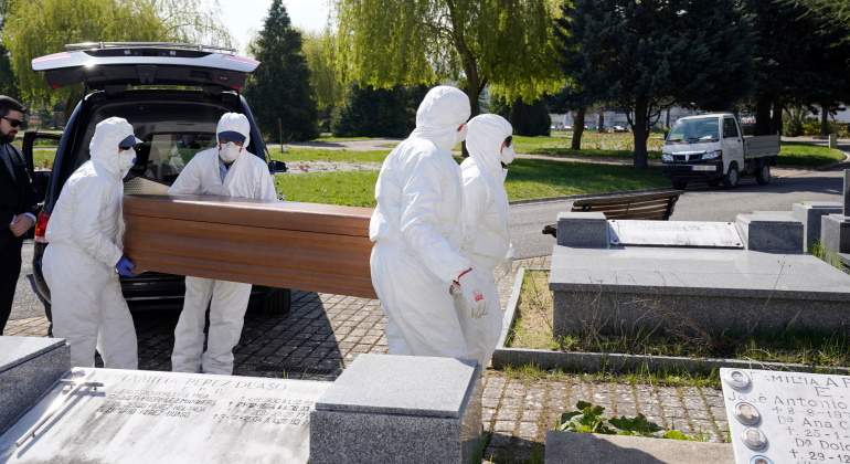 coronavirus-muertos-cementerio-espana-reuters.jpg