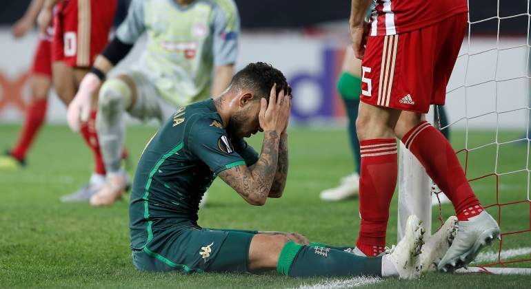 sanabria-falla-olympiacos-europaleague-reuters.jpg