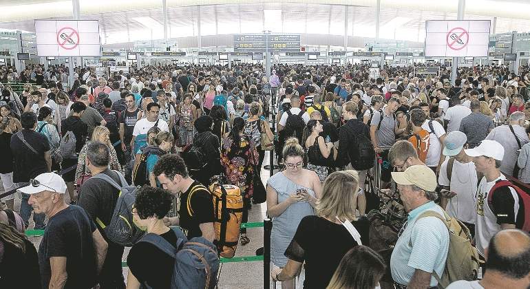 pasajeros-colas-prat-efe.jpg