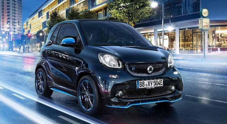 Smart-fortwo-EQ-nightsky-2018-01.jpg