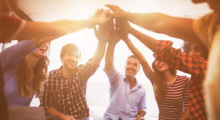 autonomos-grupo-equipo-luz-dreamstime.jpg