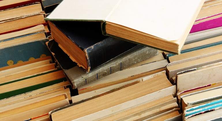libros-amontonados-dreamstime.jpg