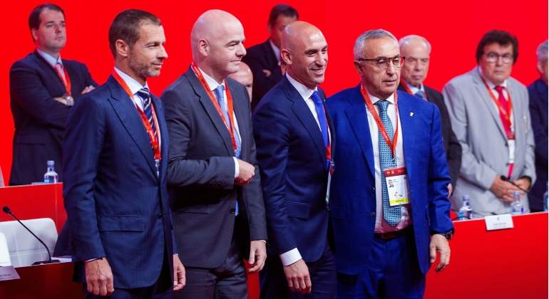 rubiales-ceferin-infantino-blanco-efe.jpg