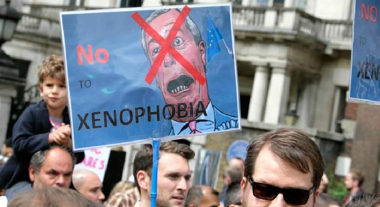 cartel-no-xenofobia-farage-alamy.jpg