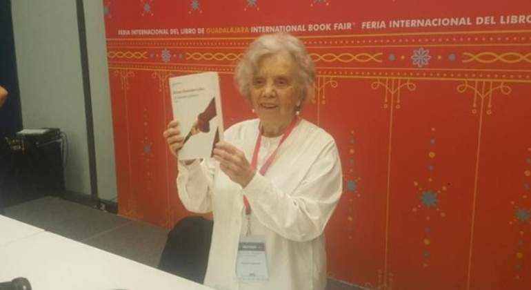 poniatowska-amlo-feministas.jpg
