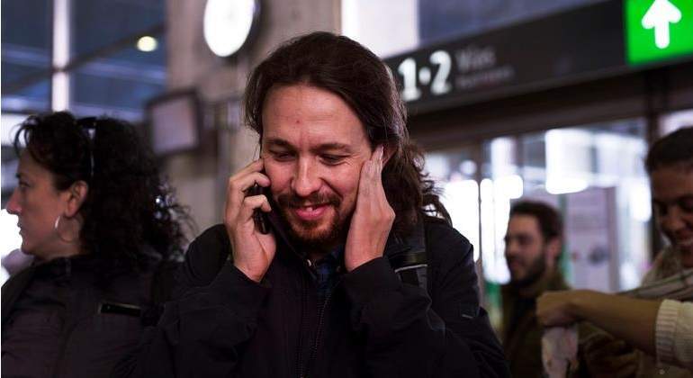 iglesias-telefono-mayo-efe.jpg