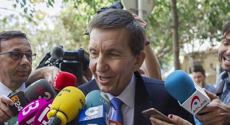 manuel-moix-microfonos-efe.jpg