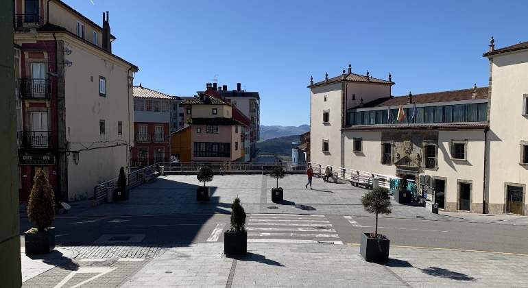 Plaza-Tineo-min-1.jpg
