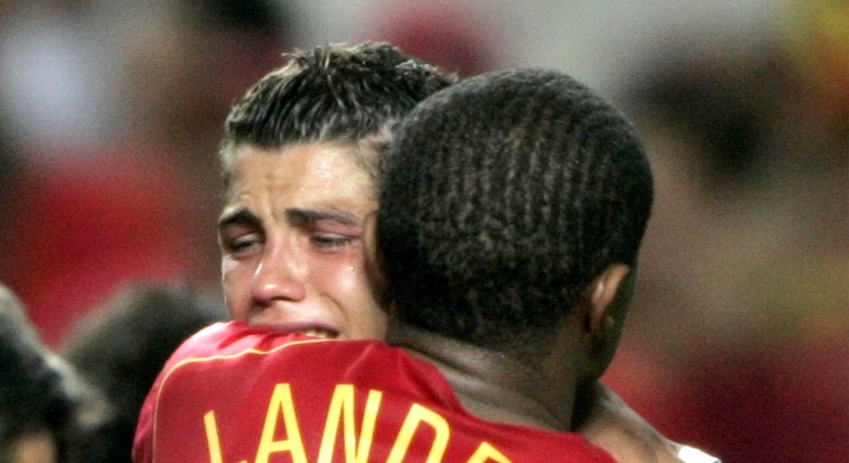 Cr7-llanto-final-2004-Reuters.jpg
