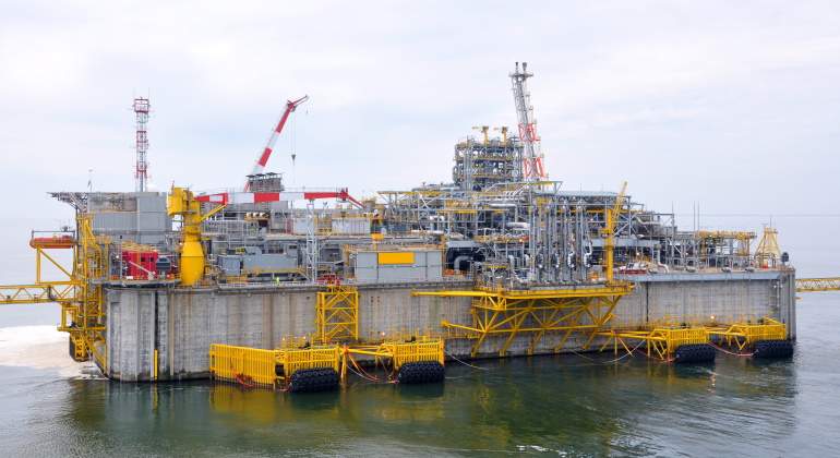 terminal-gas-natural-flotante.jpg