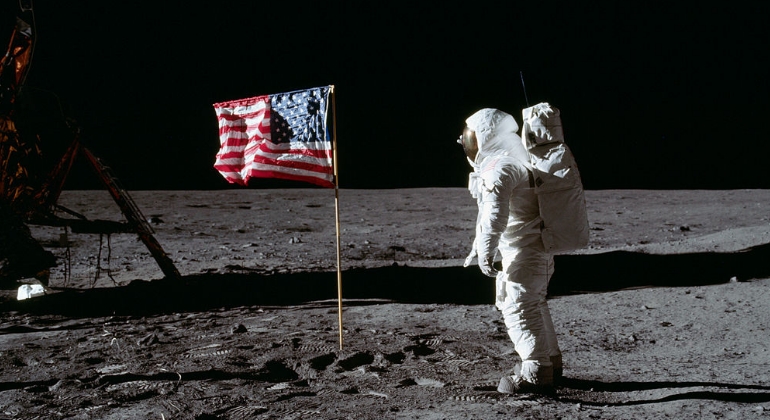hombre-luna-770x420-wikipedia.jpg