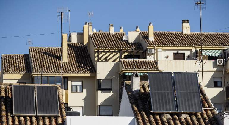 tejados-paneles-solares-istock.jpg