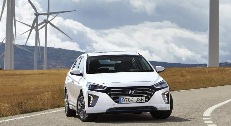 hyundai-ioniq-2017-1.jpg