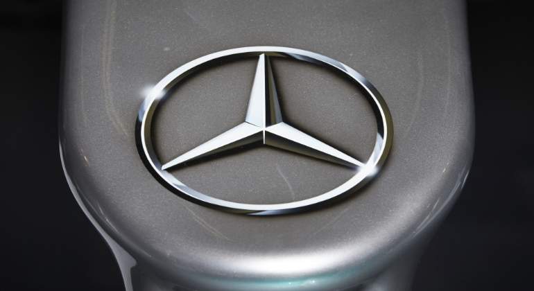 mercedes-logo-mercedes.jpg