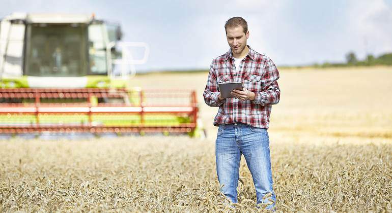 agricultor-tablet-tecnologia-770.jpg
