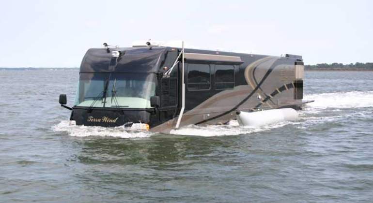 autocaravana-anfibio-1.jpg