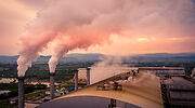 El CO2 de origen eléctrico baja a la mitad desde que existe el Mercado europeo de emisiones