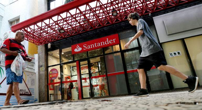santander-sucursal-calle-reuters.jpg