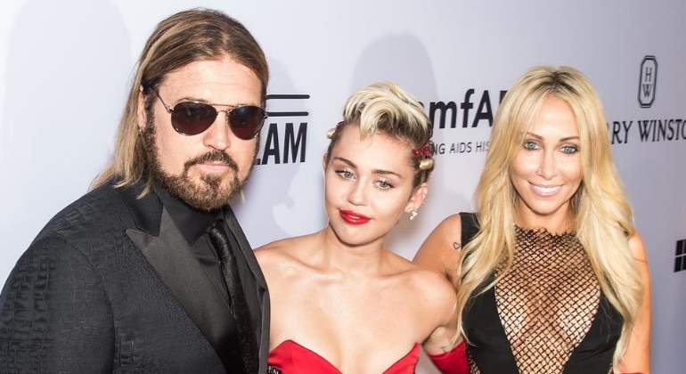 miley-cyrus-padres-770.jpg