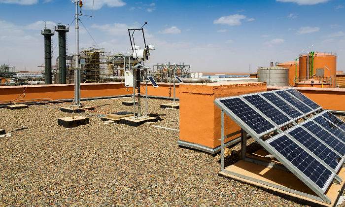 solar-panel-arriba-casa-alamy.jpg