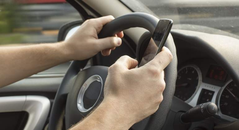 movil-volante-dreamstime.jpg
