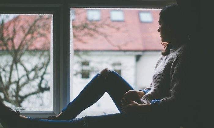 mujer-ventana-pixabay.jpg