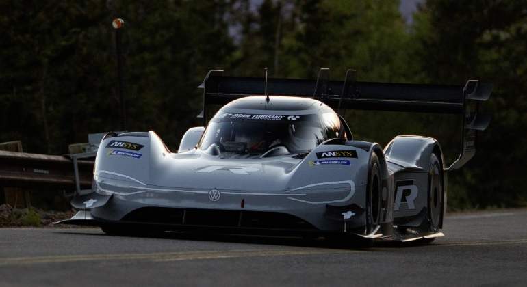 Volkswagen-ID-R-Pikes-Peak-2018-pole.jpg